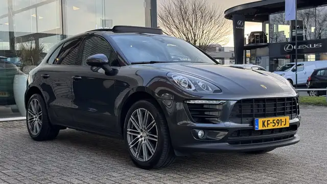 Porsche Macan view 5
