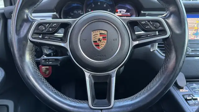 Porsche Macan view 25