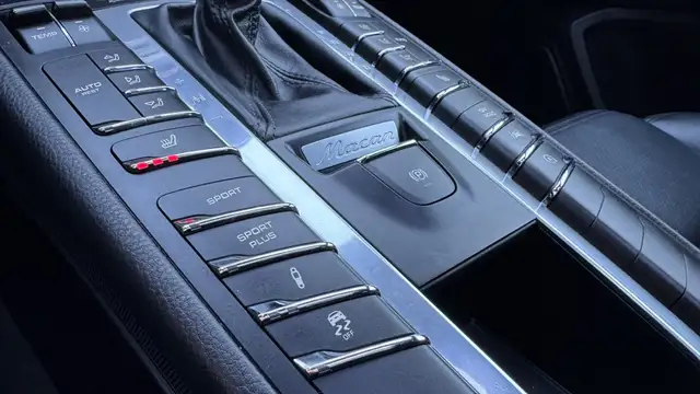 Porsche Macan view 19