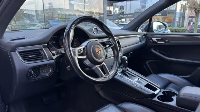 Porsche Macan view 7