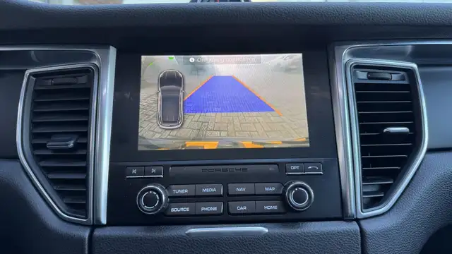 Porsche Macan view 18