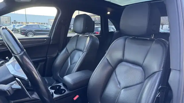 Porsche Macan view 10