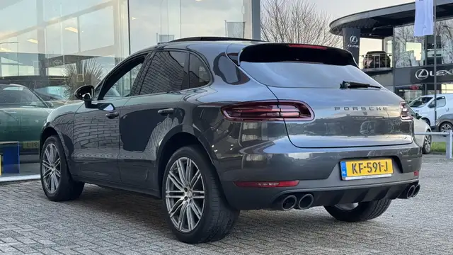 Porsche Macan view 6