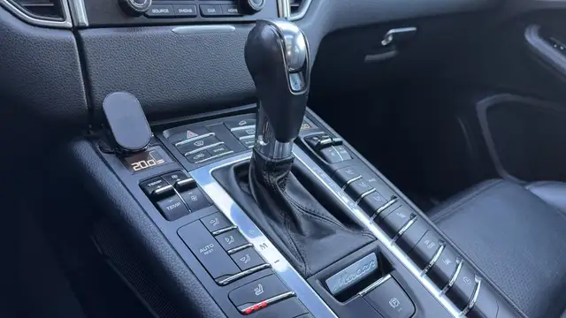 Porsche Macan view 20