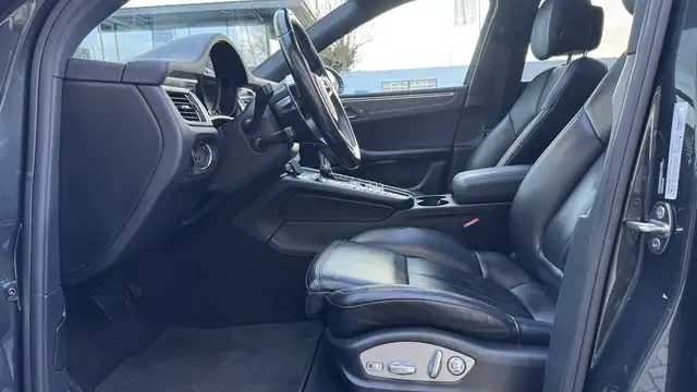 Porsche Macan view 8