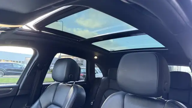 Porsche Macan view 9