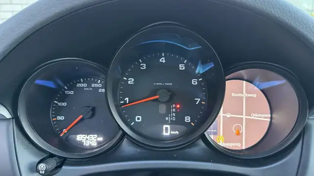 Porsche Macan view 26