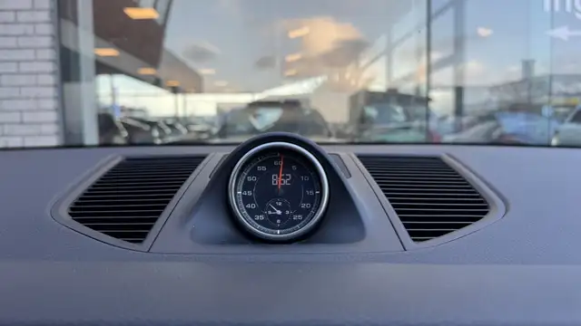Porsche Macan view 21