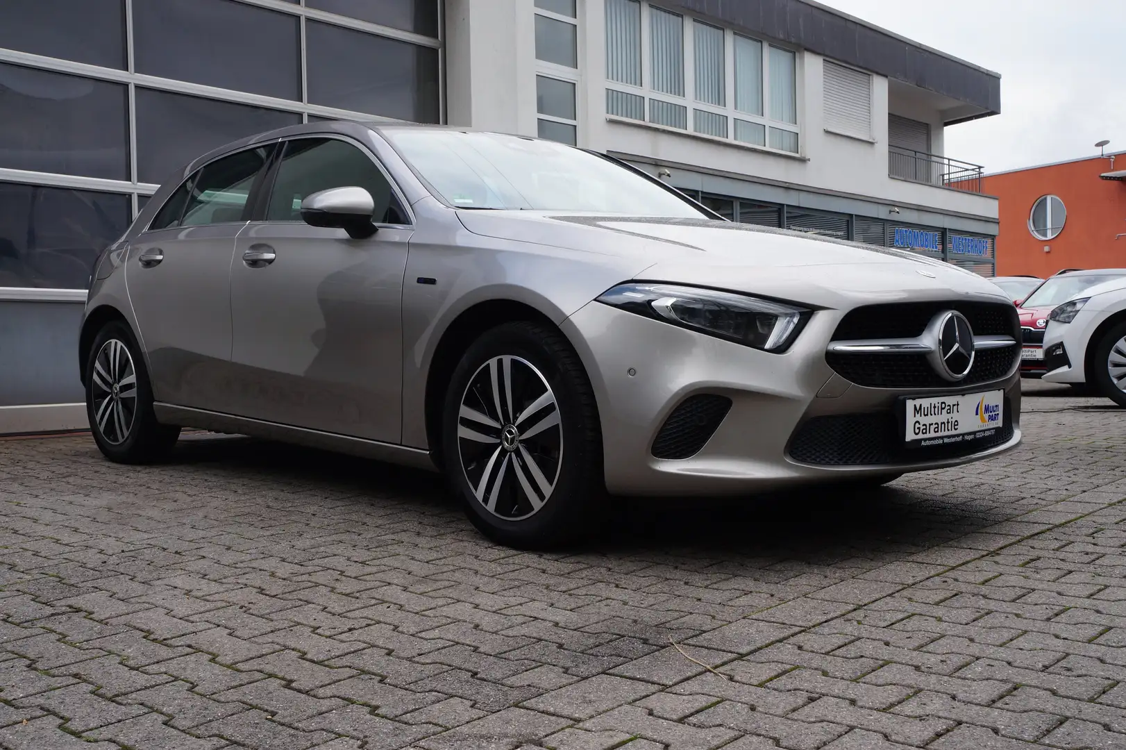 Mercedes-Benz A 250 A 250 e *SHZ*360°KAMERA*NAVI* Plateado - 1