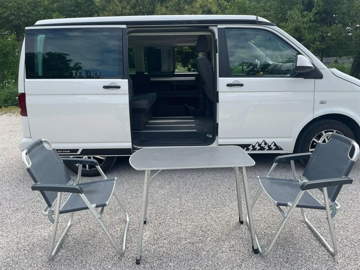 Volkswagen T5 California Beach Edition - 1