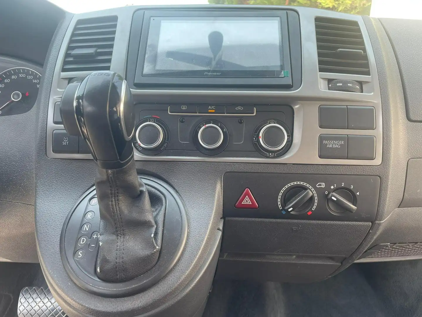 Volkswagen T5 California Beach Edition - 2