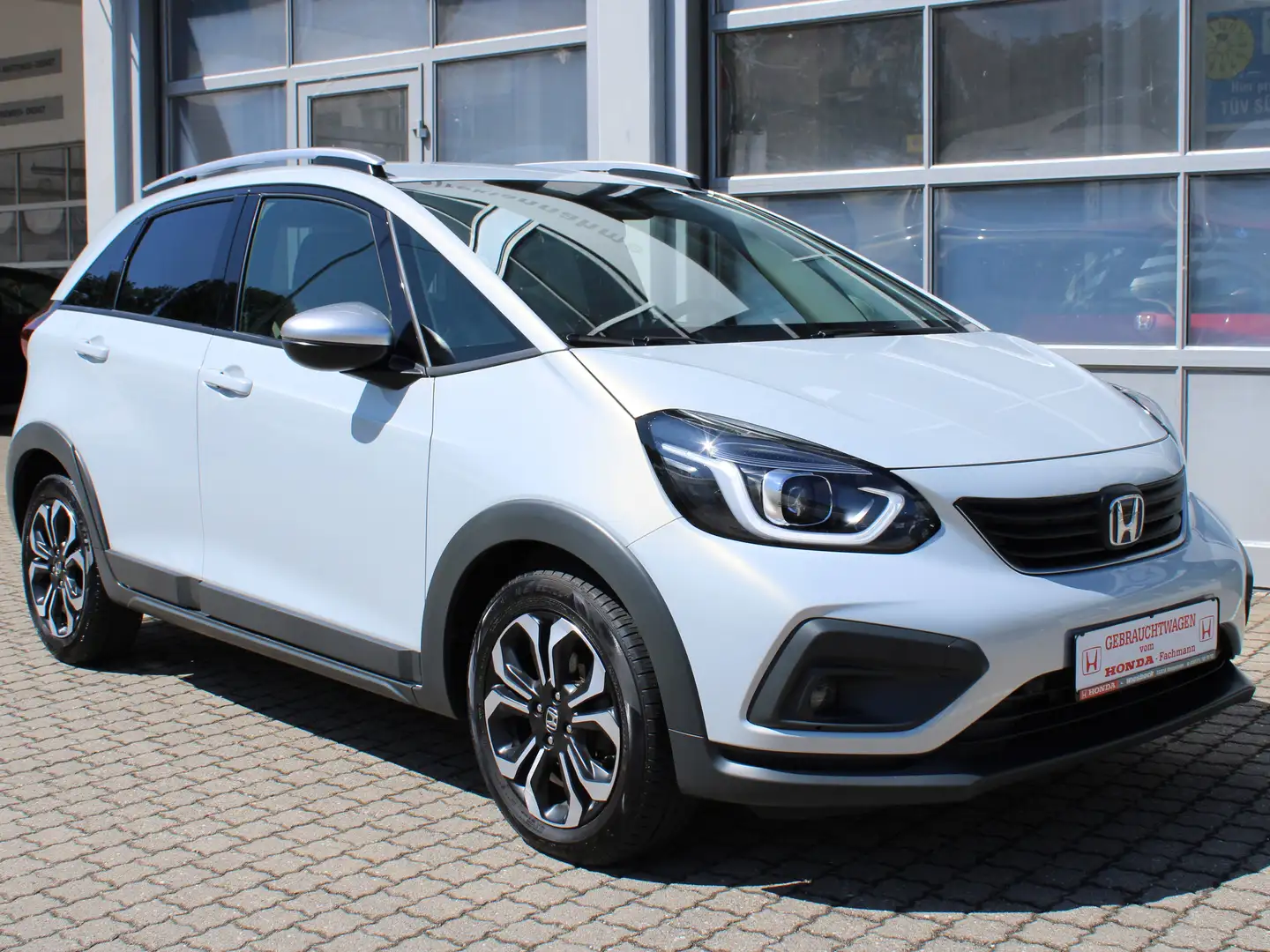 Honda Jazz 1.5 i-MMD Hybrid Crosstar Executive Bílá - 1