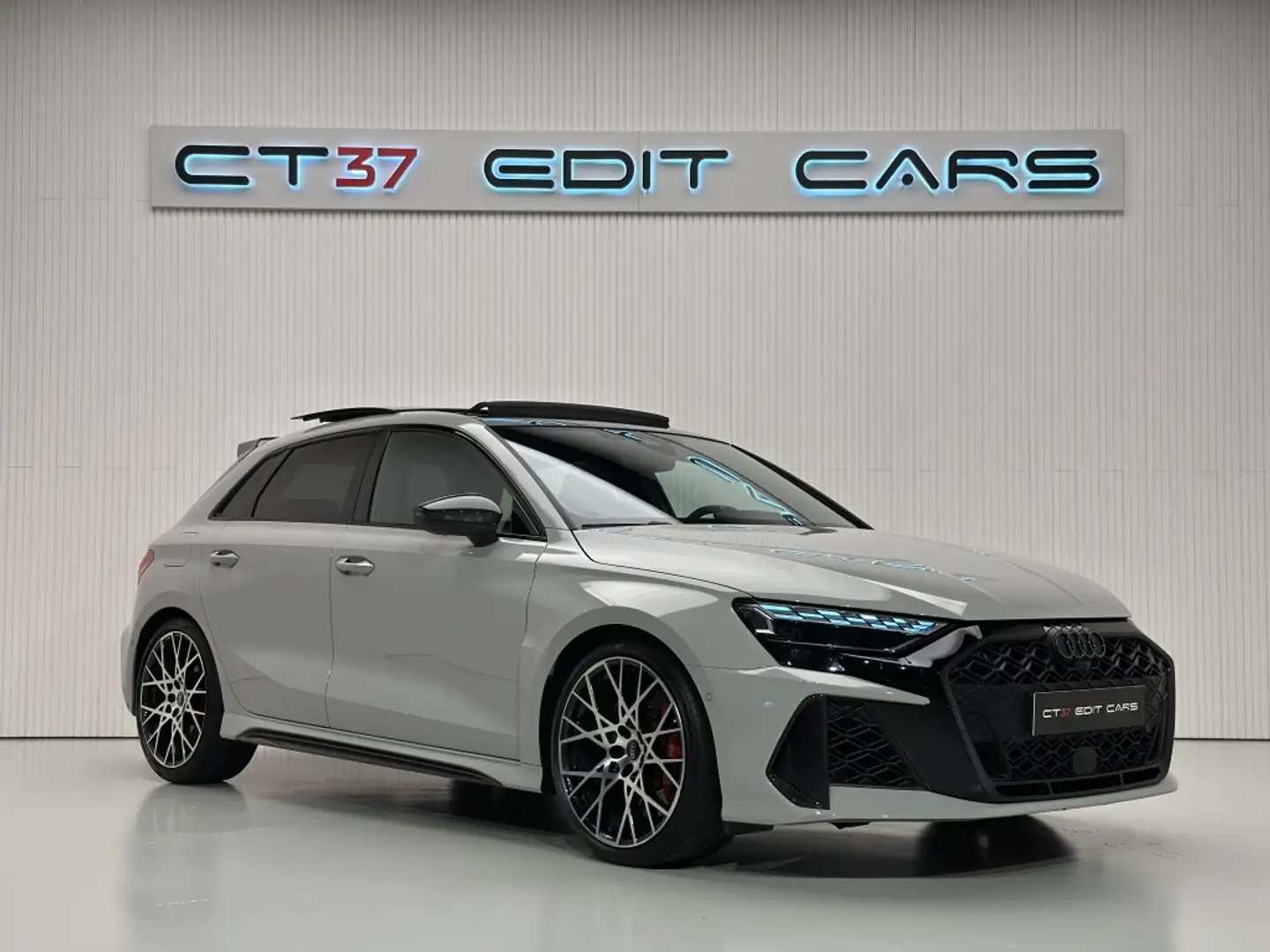 Audi RS3 Sportback quattro S tronic 294kW Gris - 2