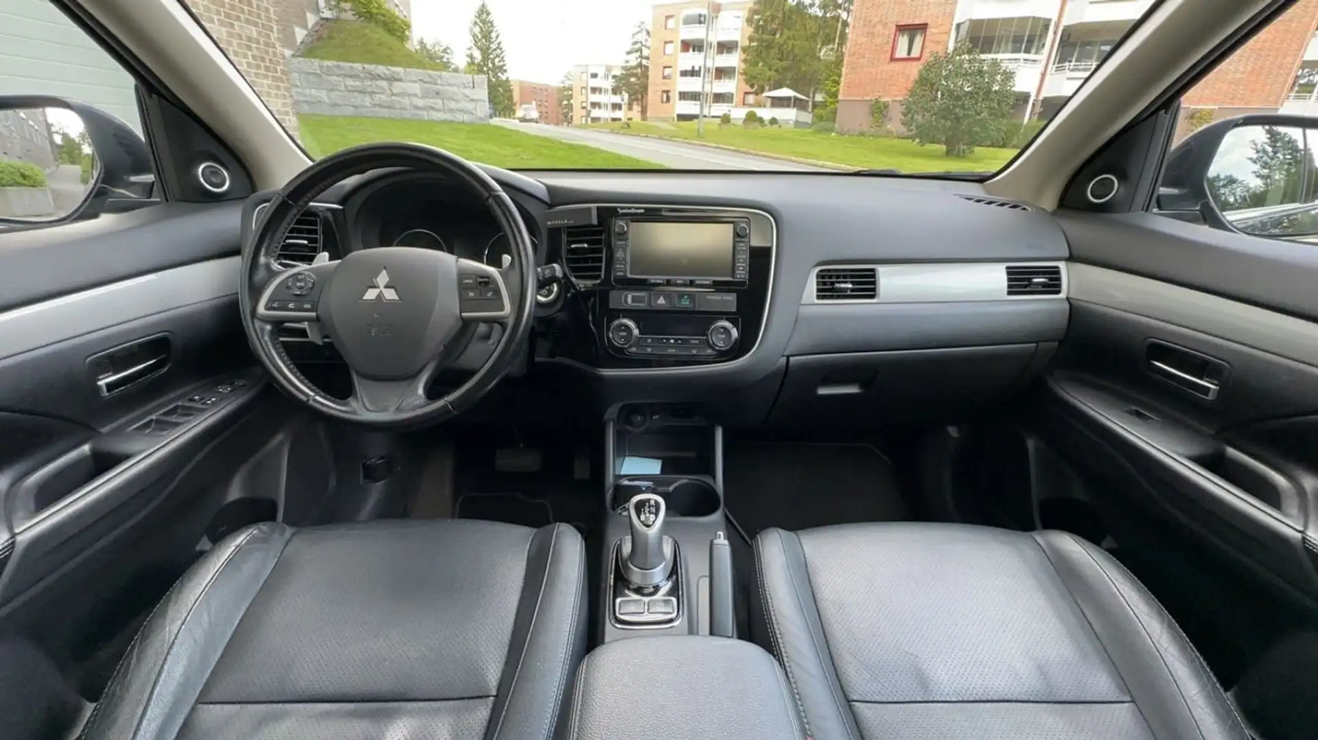 Mitsubishi Outlander 2.0i 4WD PHEV Noir - 2