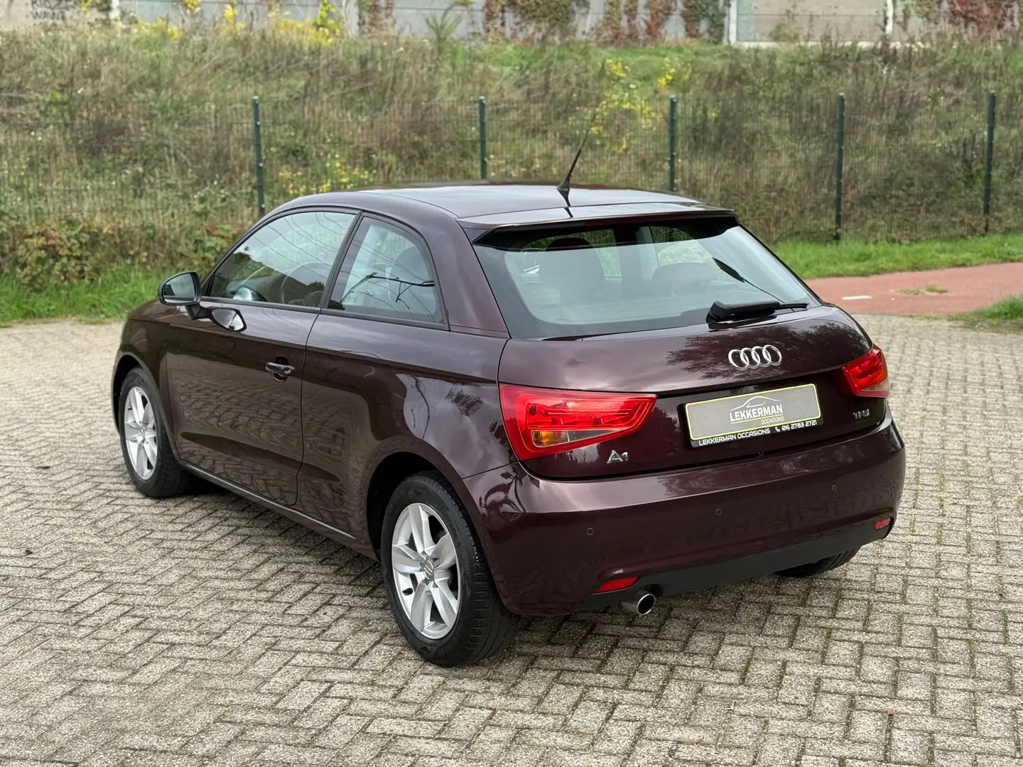 Audi A1 1.2 TFSI Attraction PDC I BLUETOOTH I STOELVERW I Mauve - 2