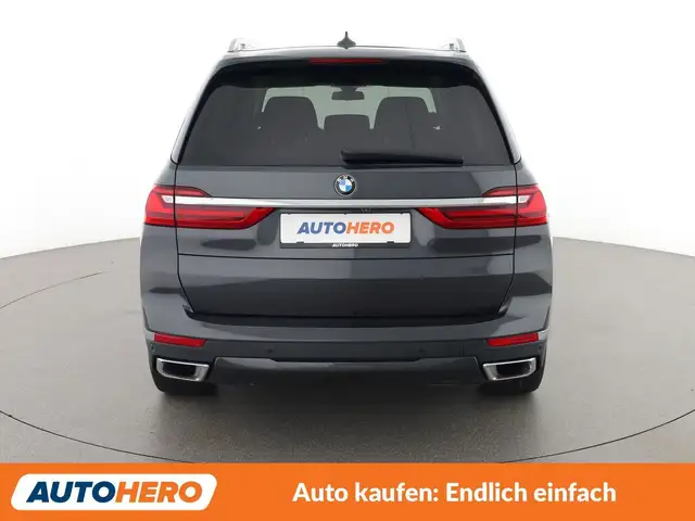 BMW X7 view 5