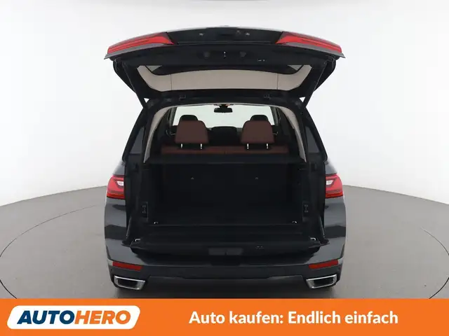 BMW X7 view 16