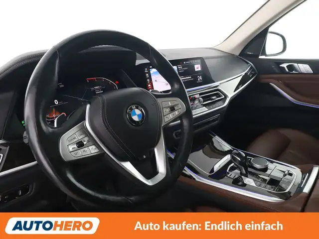BMW X7 view 11