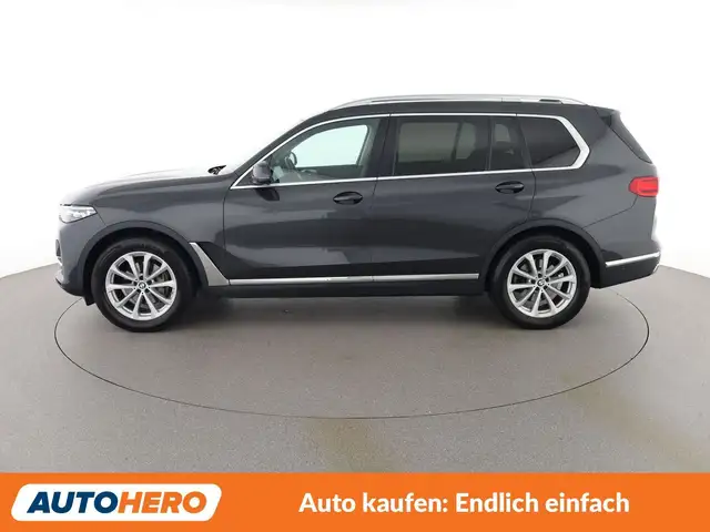 BMW X7 view 3