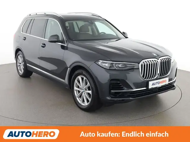 BMW X7 view 8