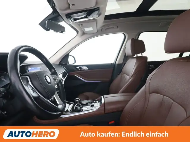 BMW X7 view 10
