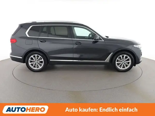 BMW X7 view 7