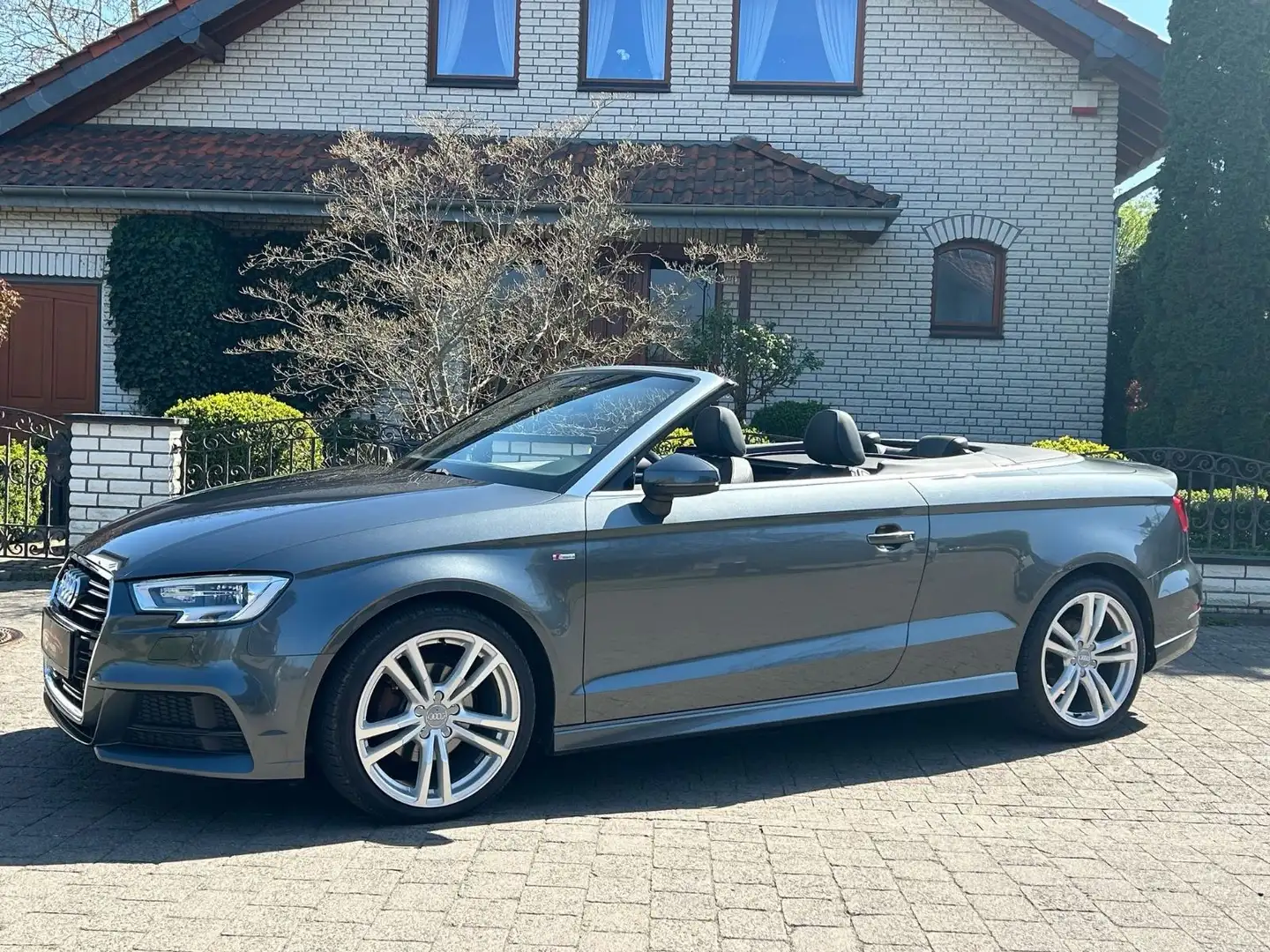 Audi A3 Cabriolet Sport Ultra*S-Line*ACC*NAV*PDC*XEN Grau - 2