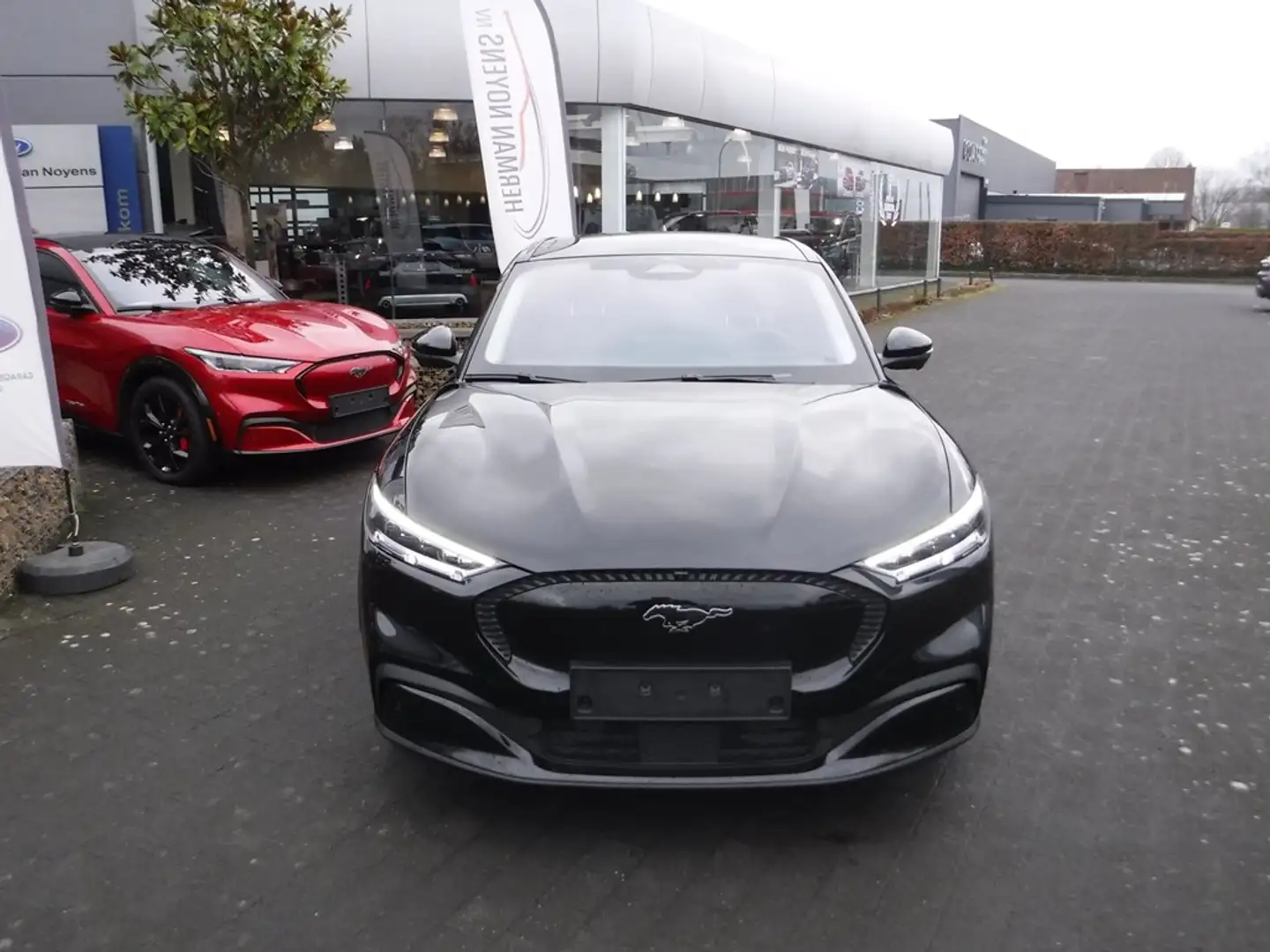Ford Mustang Mach-E Base Zwart - 2