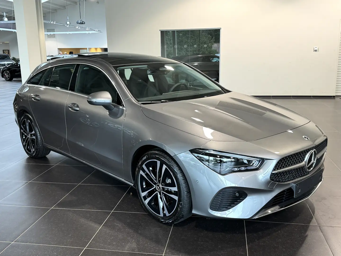 Mercedes-Benz CLA 180 SB Progressive Panorama, Multibeam Led, Leder, Dod Gris - 2