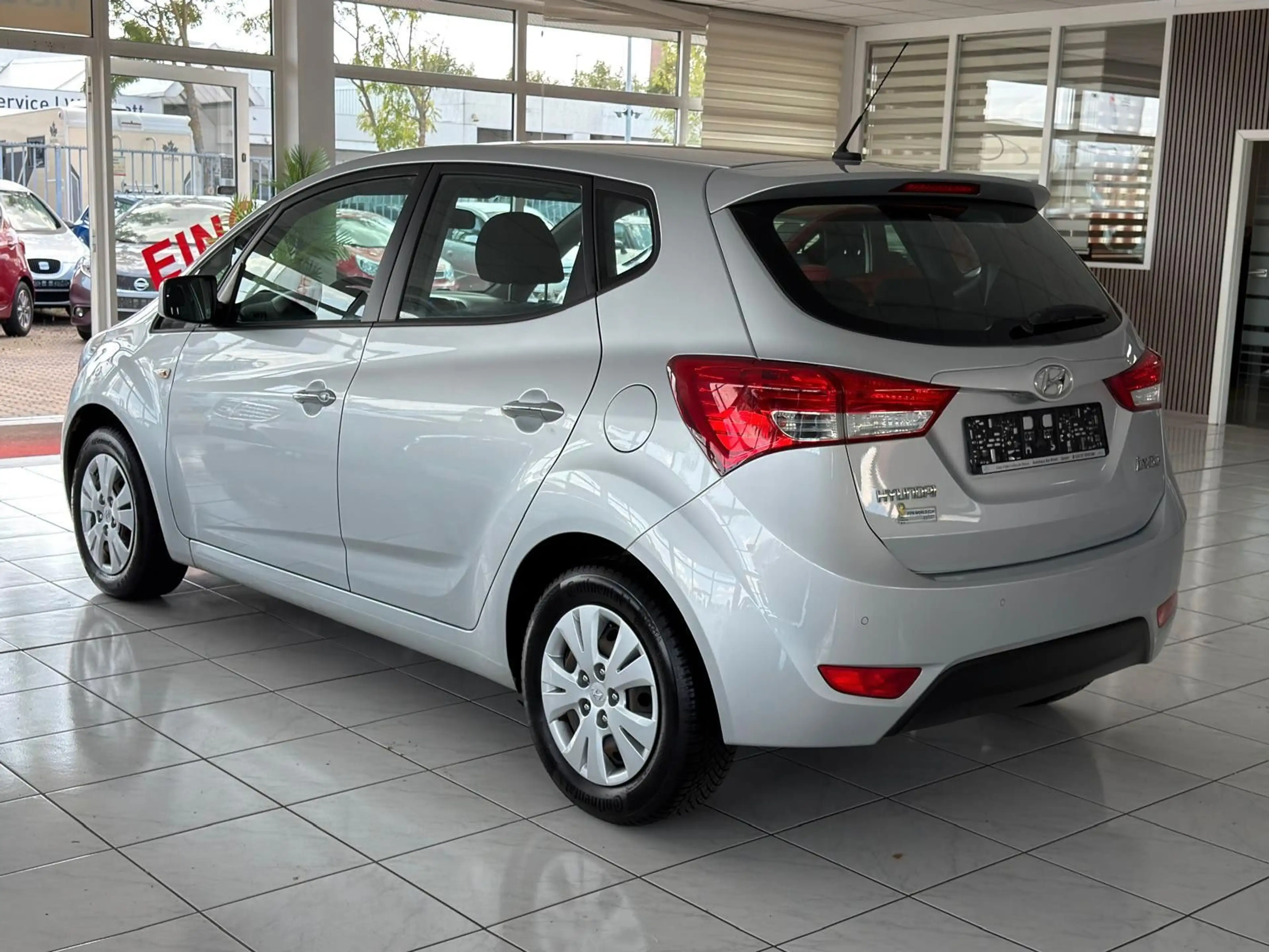Hyundai iX20 FIFA world Cup Edition+Automatik+Sitzh+TOP! — photo 3