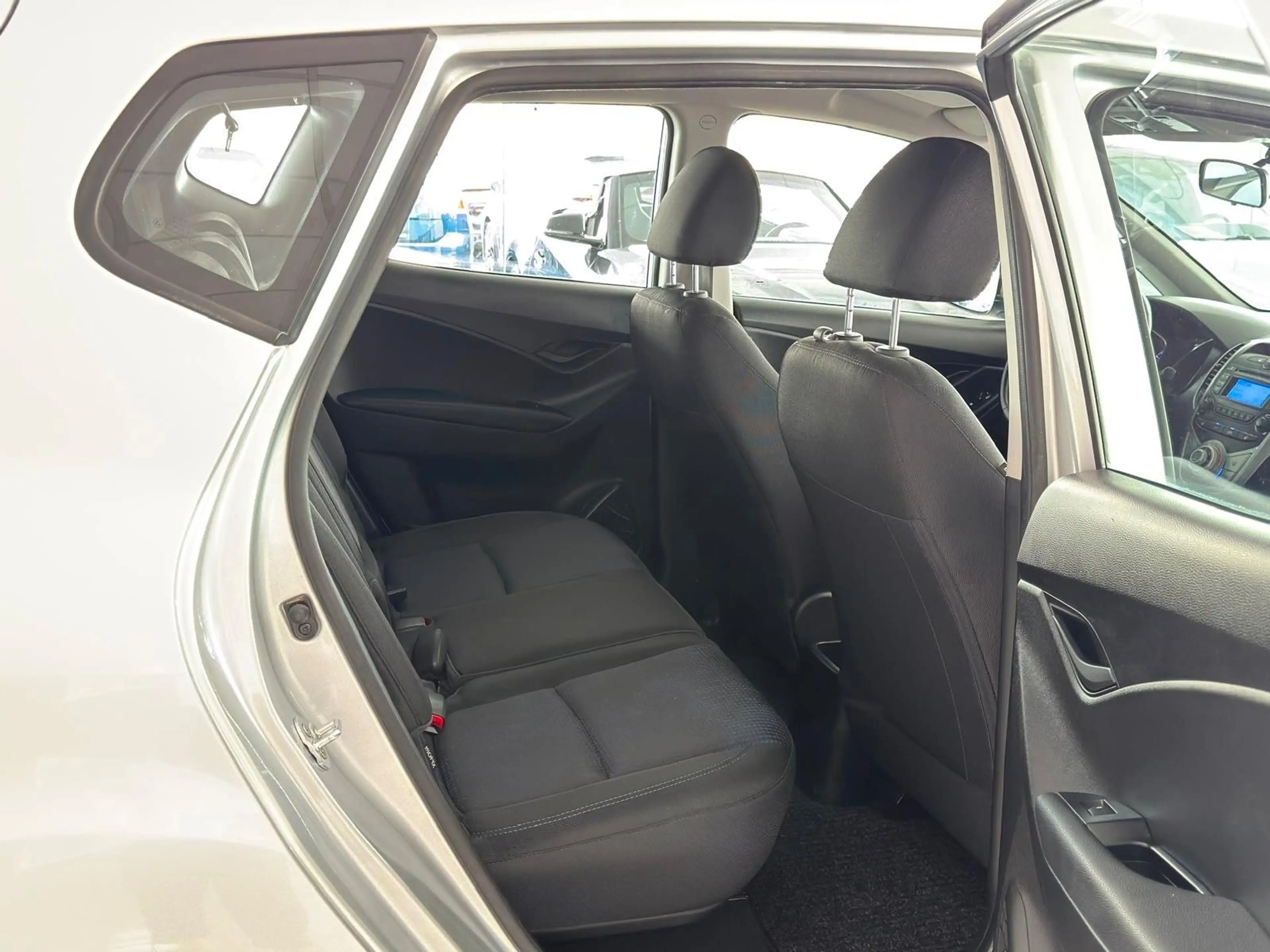 Hyundai iX20 FIFA world Cup Edition+Automatik+Sitzh+TOP! — photo 13