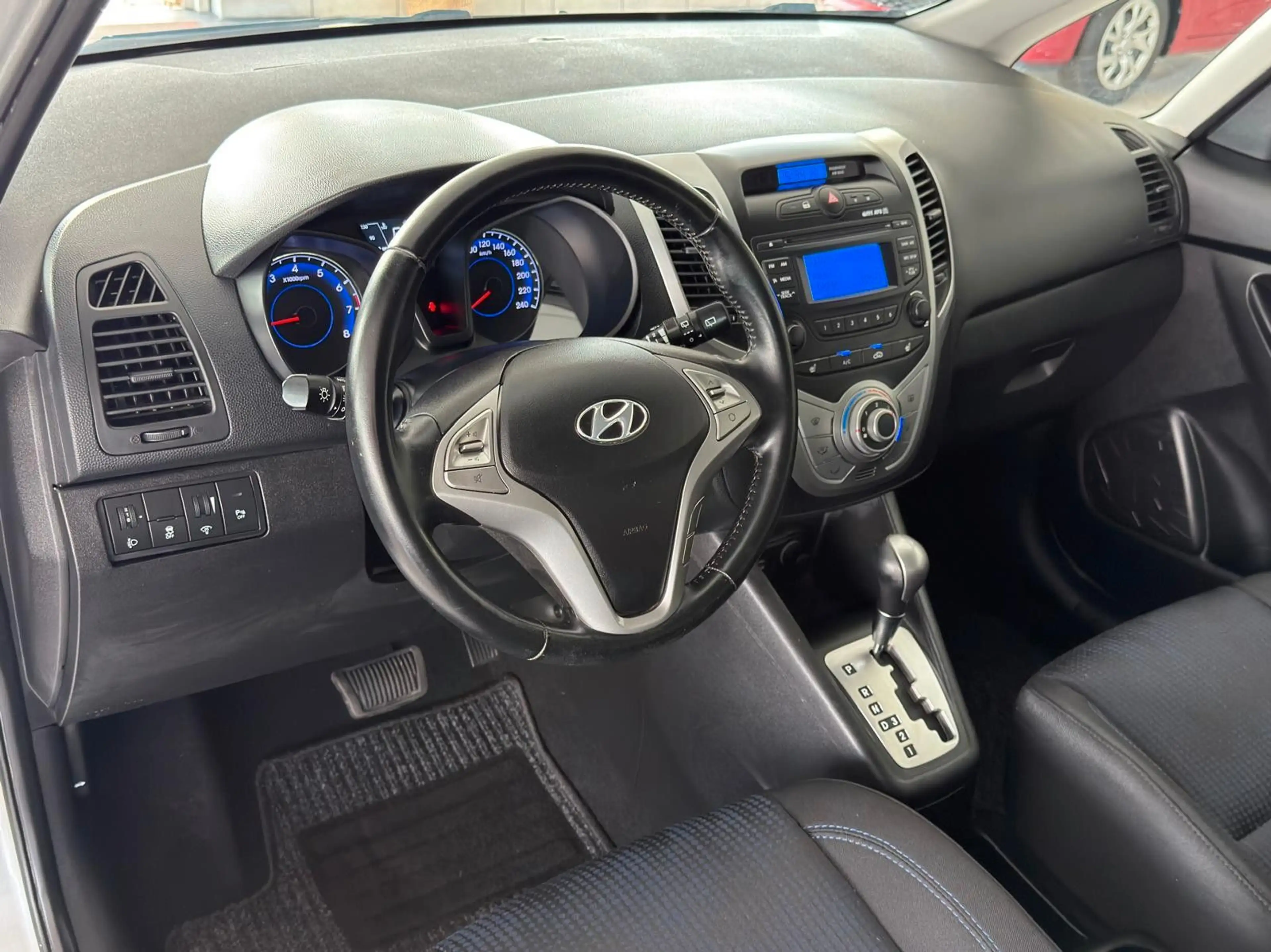 Hyundai iX20 FIFA world Cup Edition+Automatik+Sitzh+TOP! — photo 9