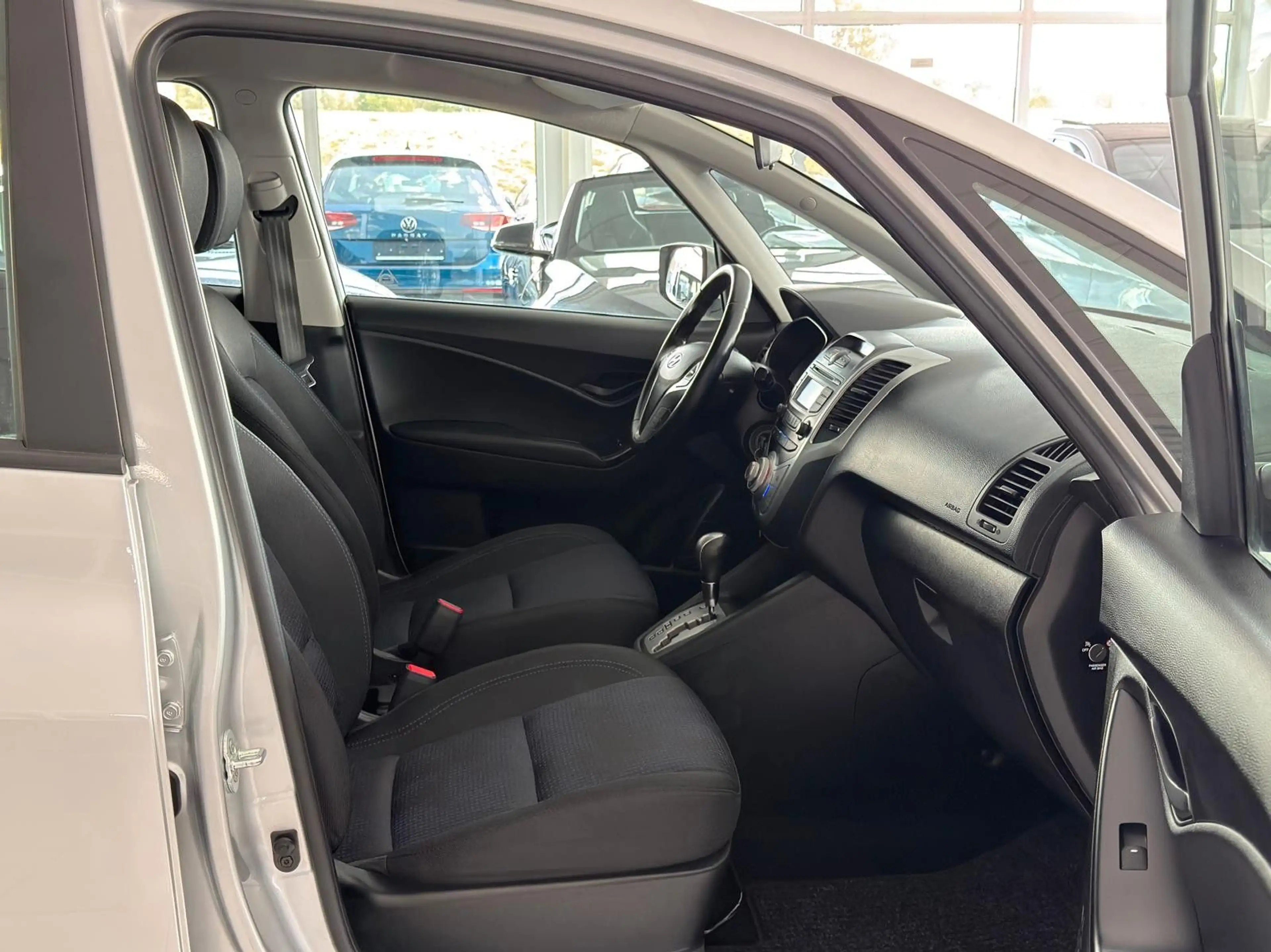 Hyundai iX20 FIFA world Cup Edition+Automatik+Sitzh+TOP! — photo 12