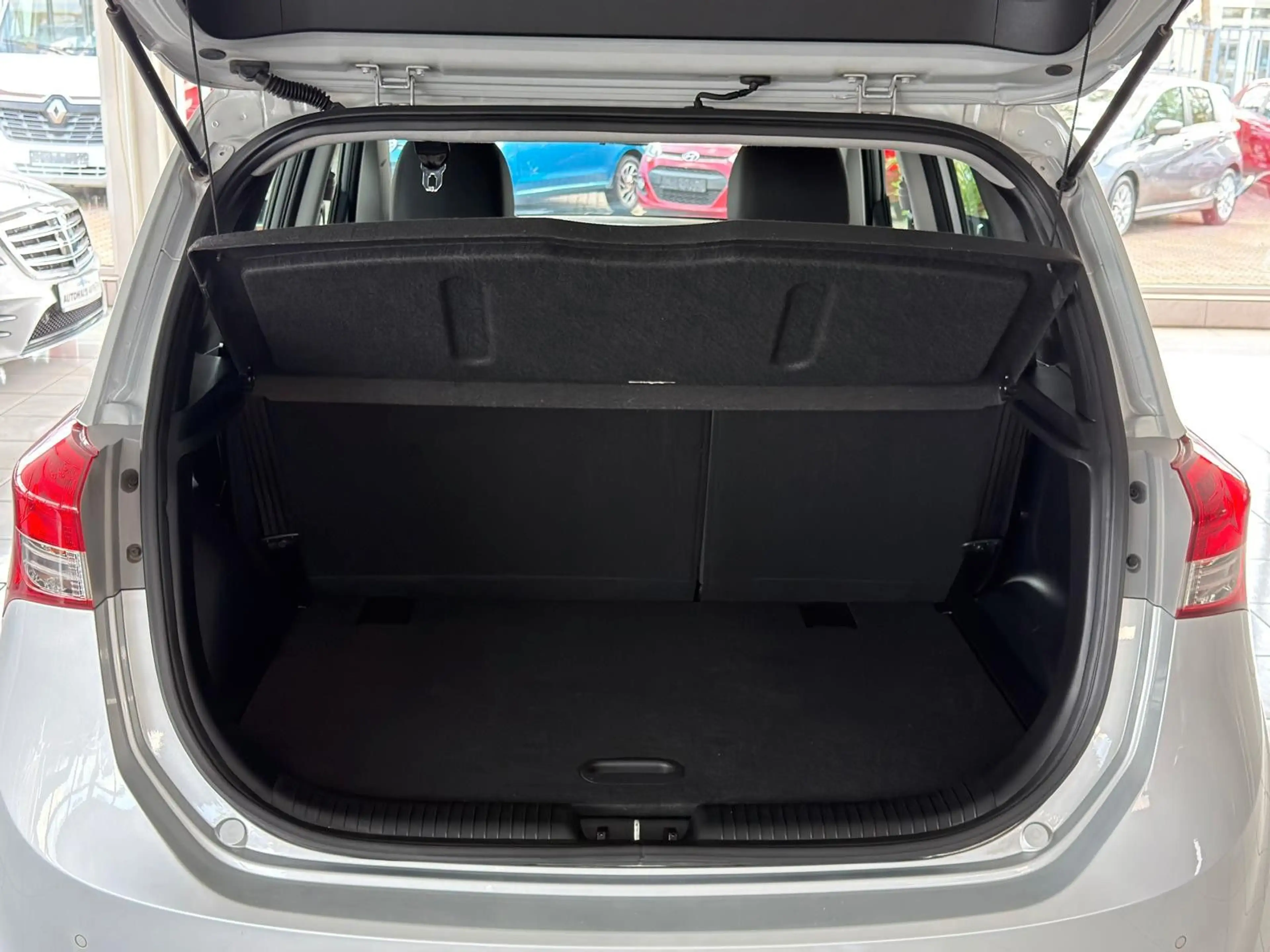 Hyundai iX20 FIFA world Cup Edition+Automatik+Sitzh+TOP! — photo 6