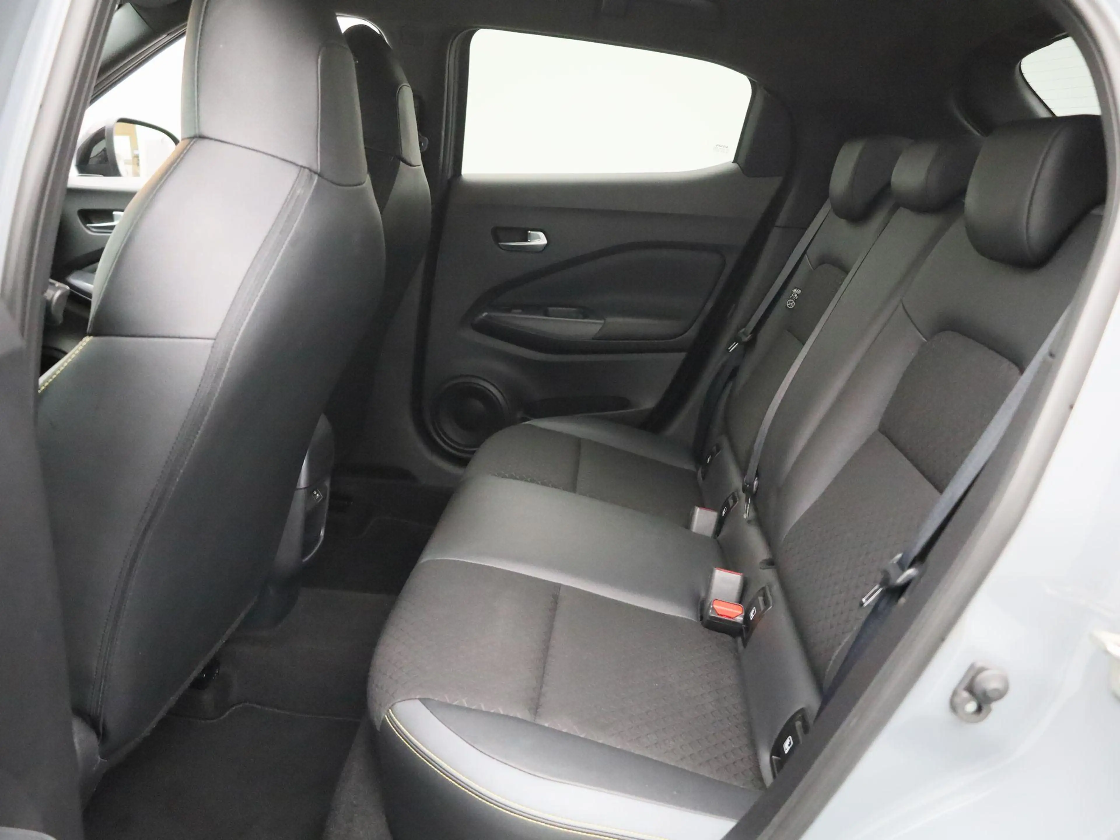 Nissan Juke 1.0 DIG-T Kiiro — photo 11