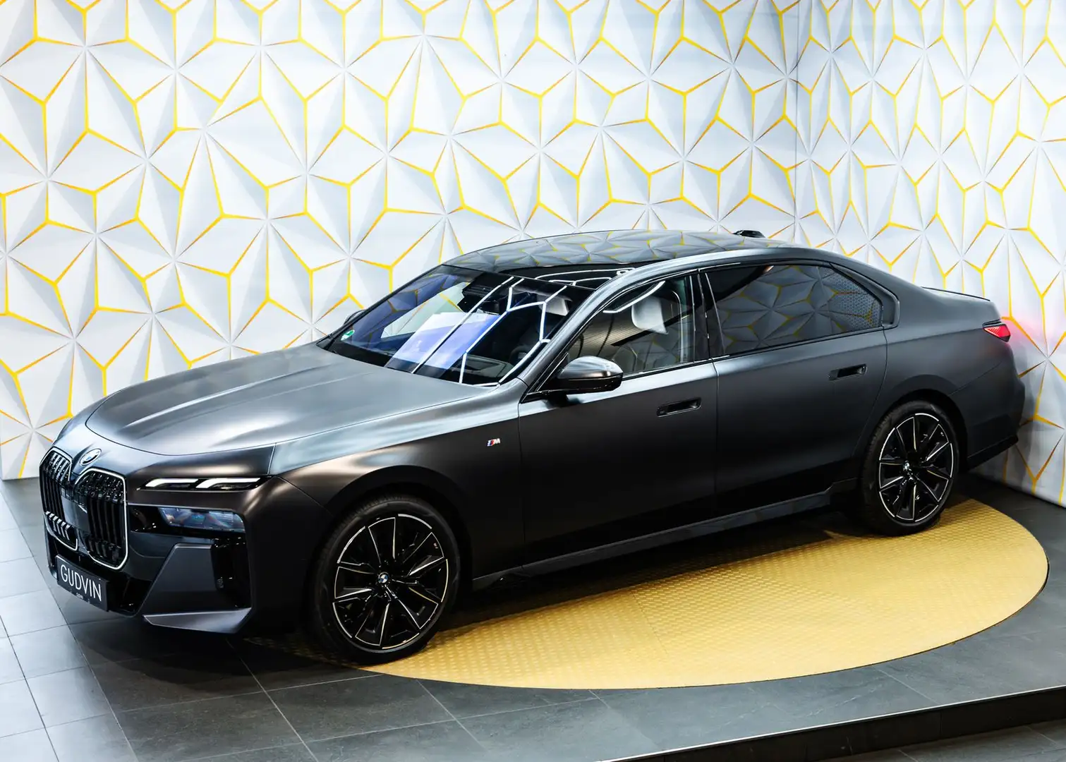 BMW 740 d xDrive/M Sport Pro/FondTV/B&W/CrystalLight Szürke - 1
