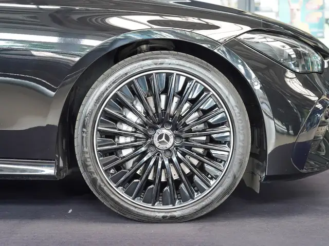 Mercedes-Benz Cle view 2
