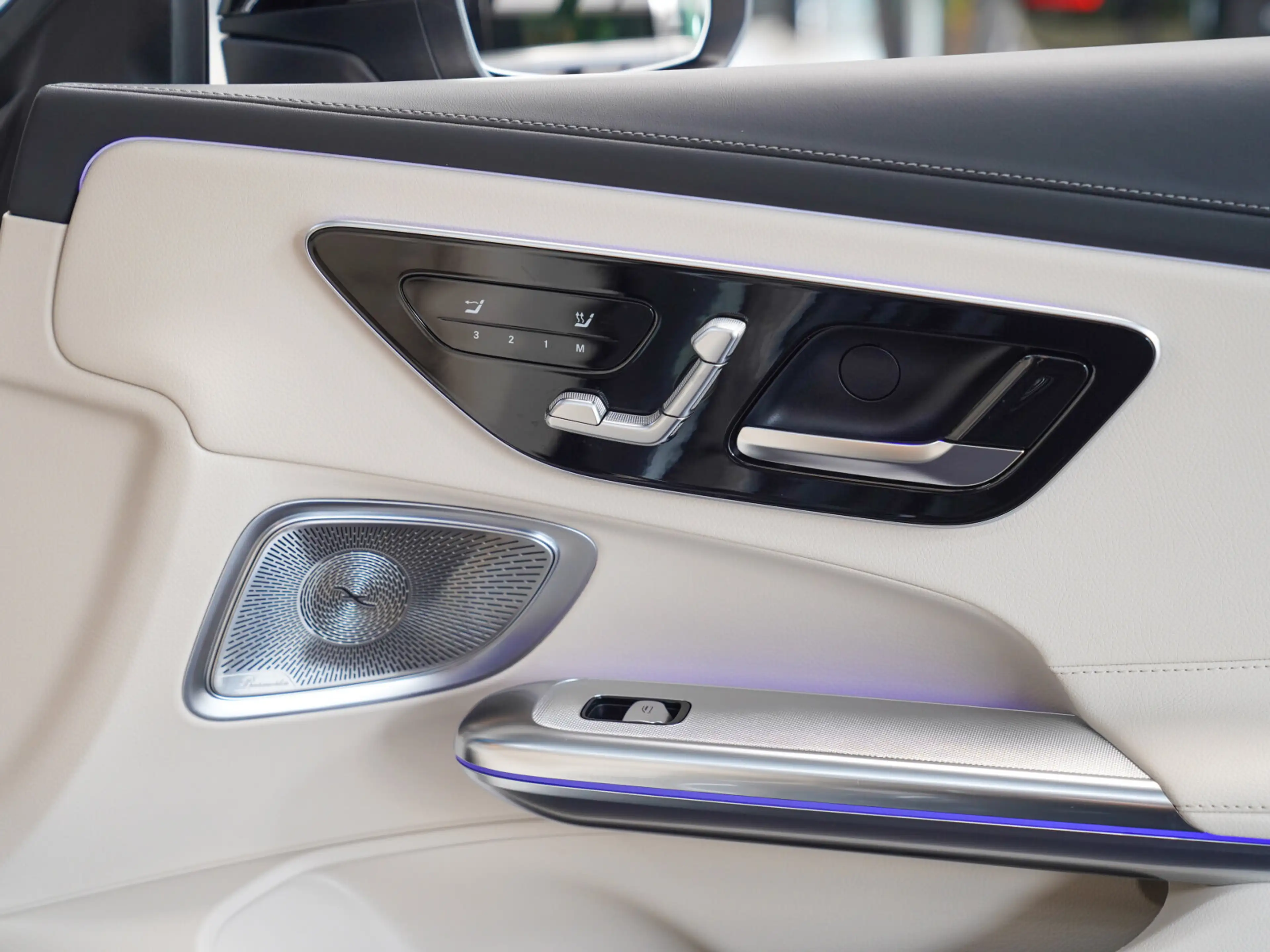 Mercedes-Benz CLE 220 CLE 220 d Cabrio AMG Line macchiato Abrisskante — photo 9