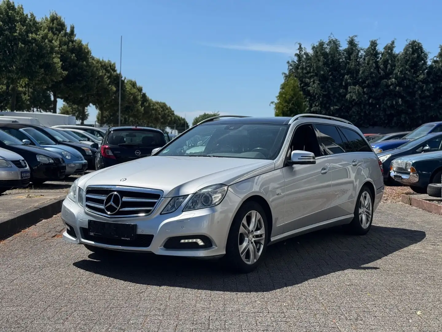 Mercedes-Benz E 250 CDI BlueEfficiency Silber - 1
