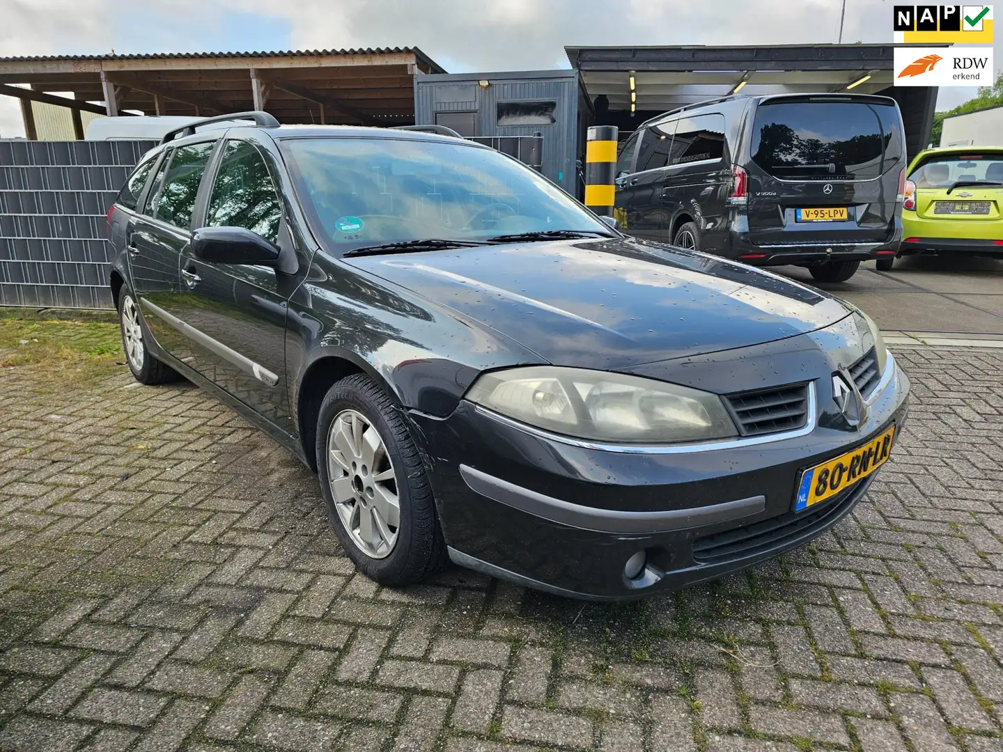 Renault Laguna Grand Tour 2.0-16V Dynamique Noir - 1