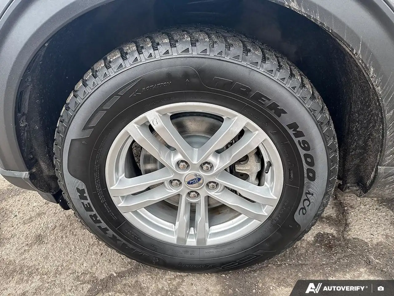 Ford Explorer снимка Ford Explorer
