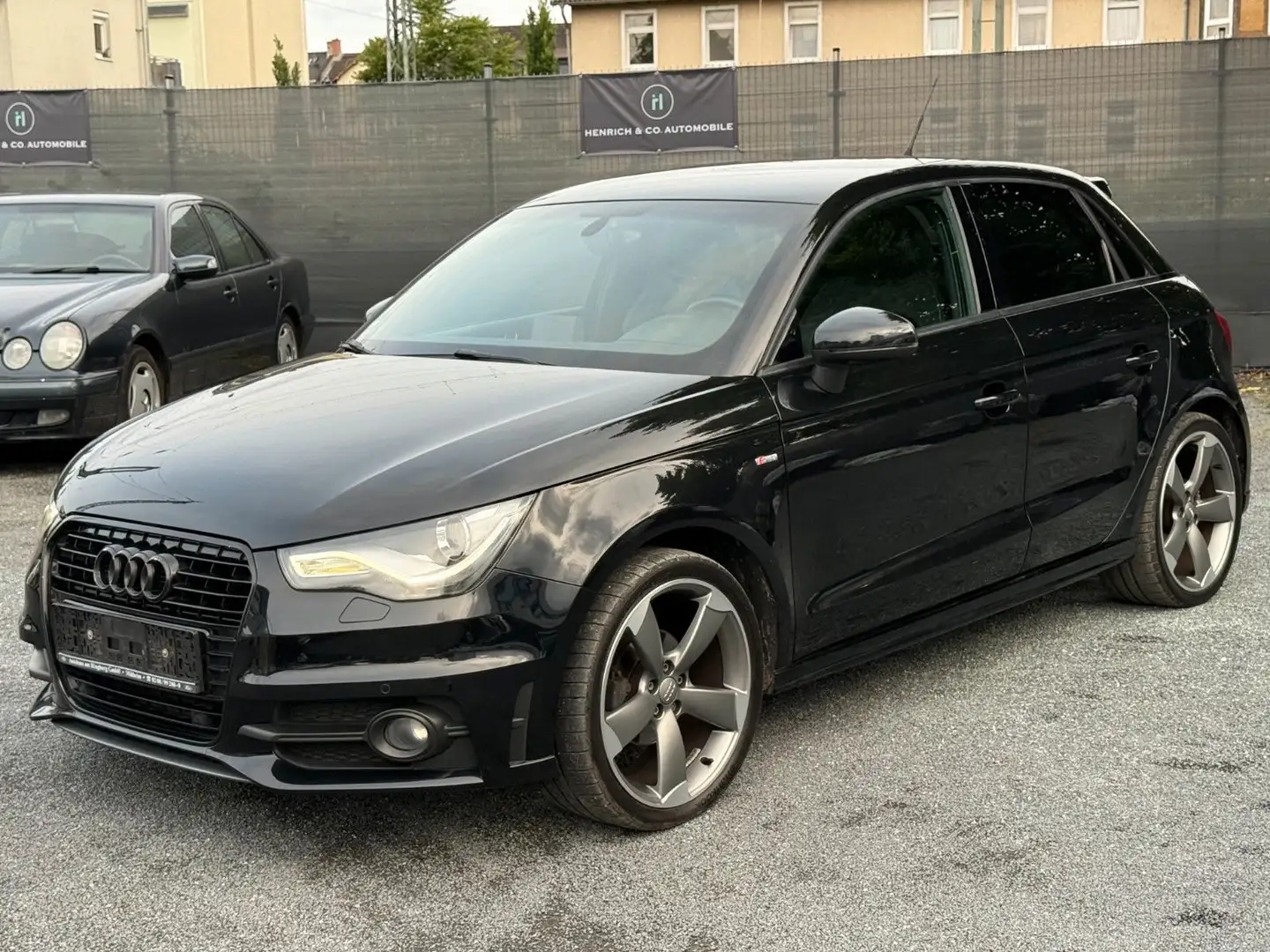 Audi A1 SPORTBACK S LINE / AUTOMATIK / 2 HAND / SHZ / Schwarz - 2