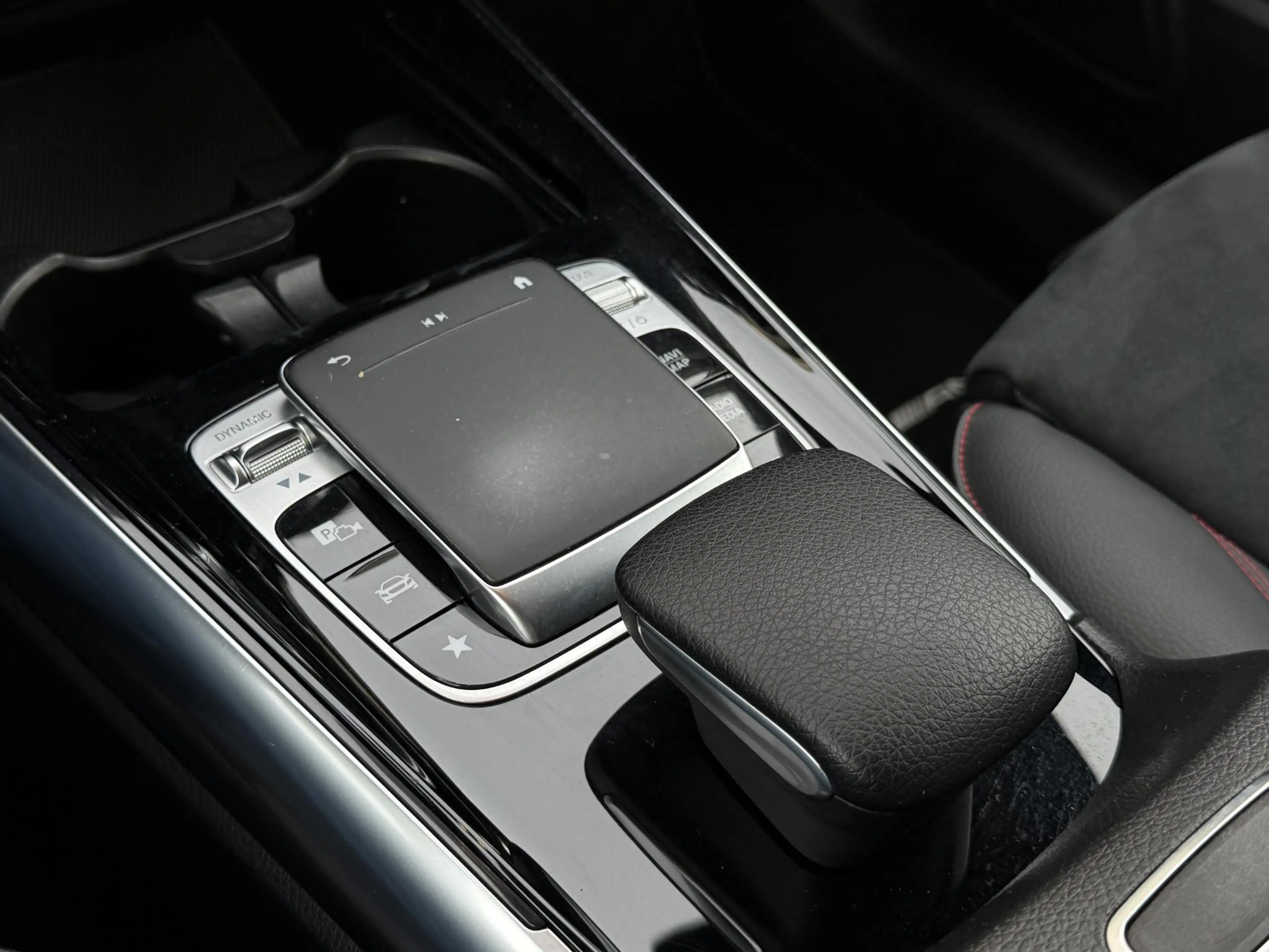 Mercedes-Benz B 180 180d Business Solution AMG | Cruise | Carplay | — photo 17