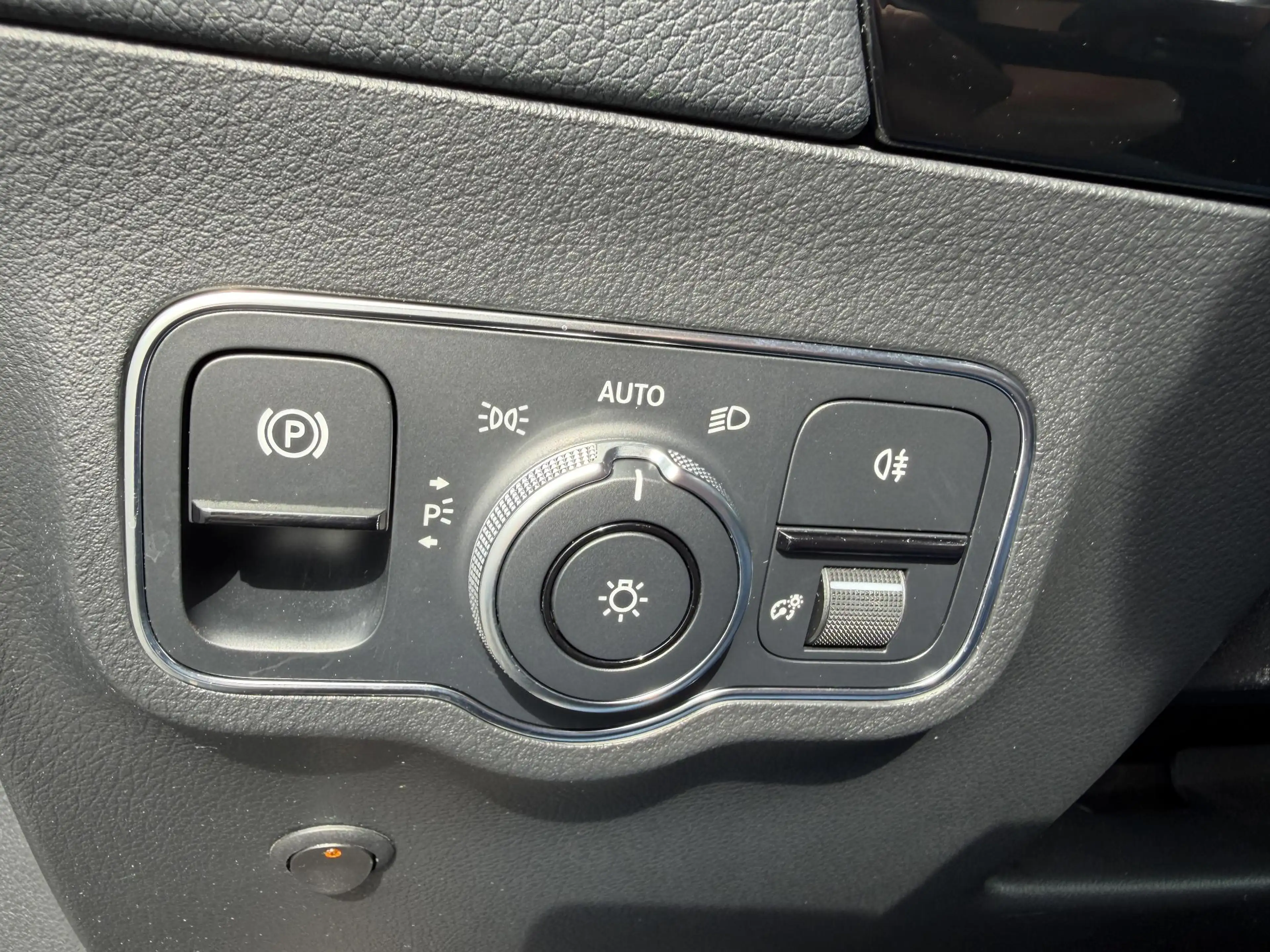 Mercedes-Benz B 180 180d Business Solution AMG | Cruise | Carplay | — photo 20