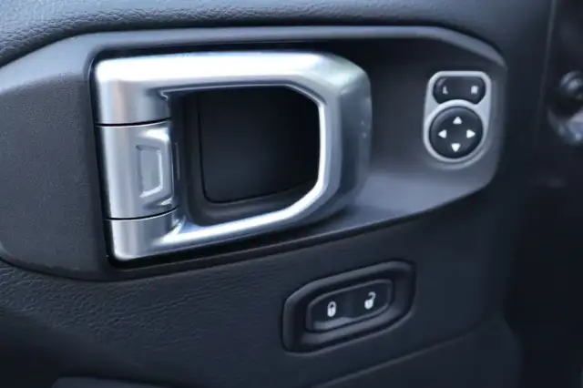 Jeep Wrangler view 14