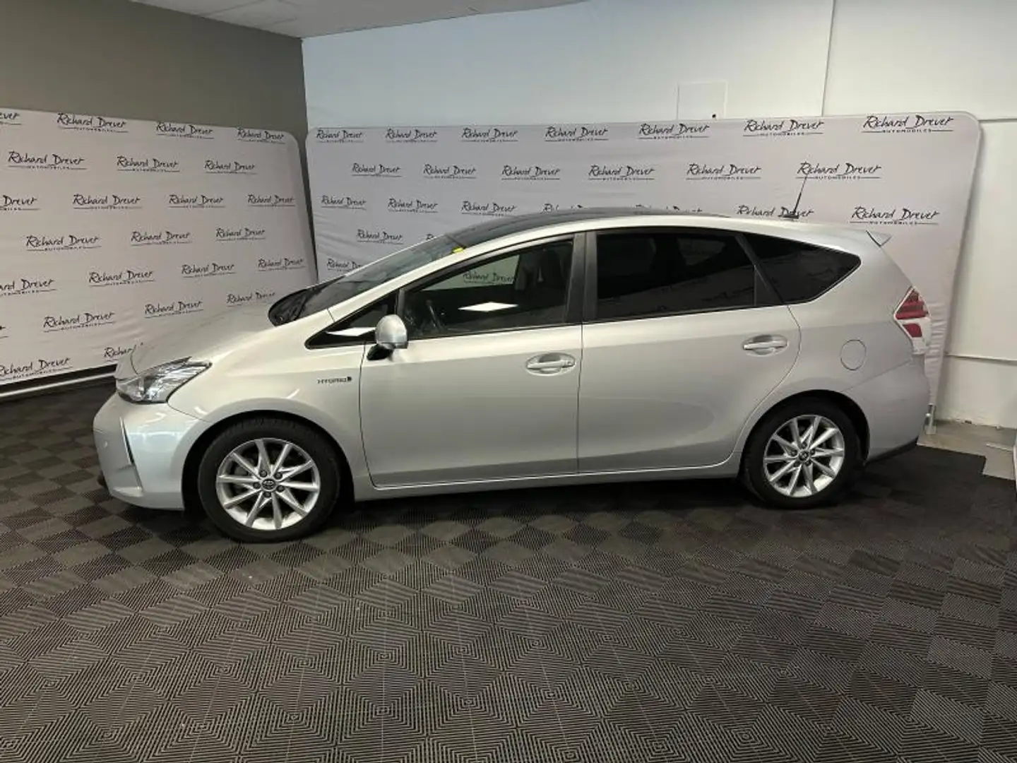 Toyota Prius+ 136h SkyView Gris - 2