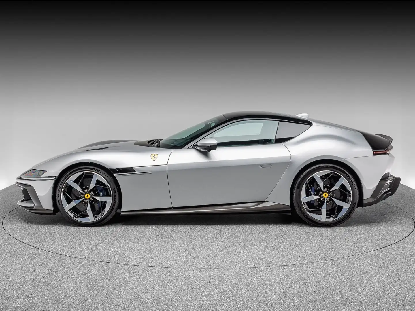 Ferrari 12 Cilindri 12Cilindri Silber - 2