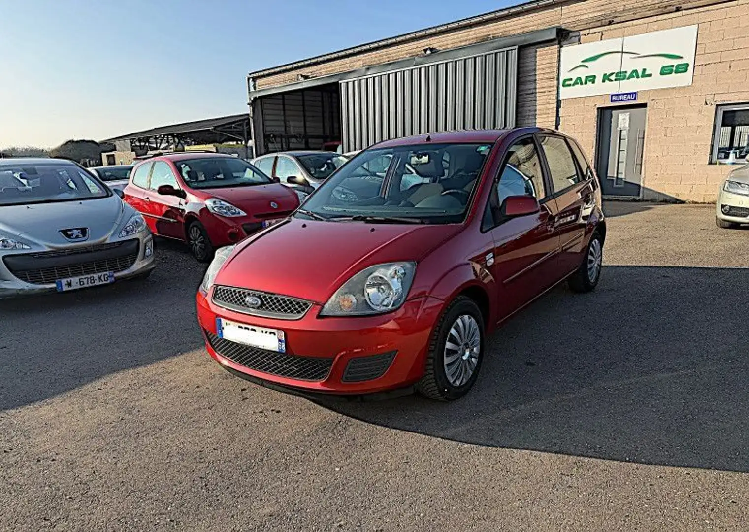 Ford Fiesta 1.4 16V 80CH GHIA 5P Or - 1