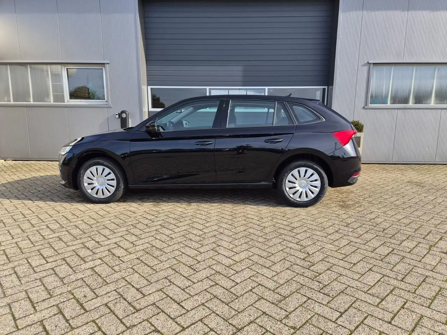 Skoda Scala 1.0 TSI 115PS DSG Selection Klimaautomatik Sitz... Schwarz - 2