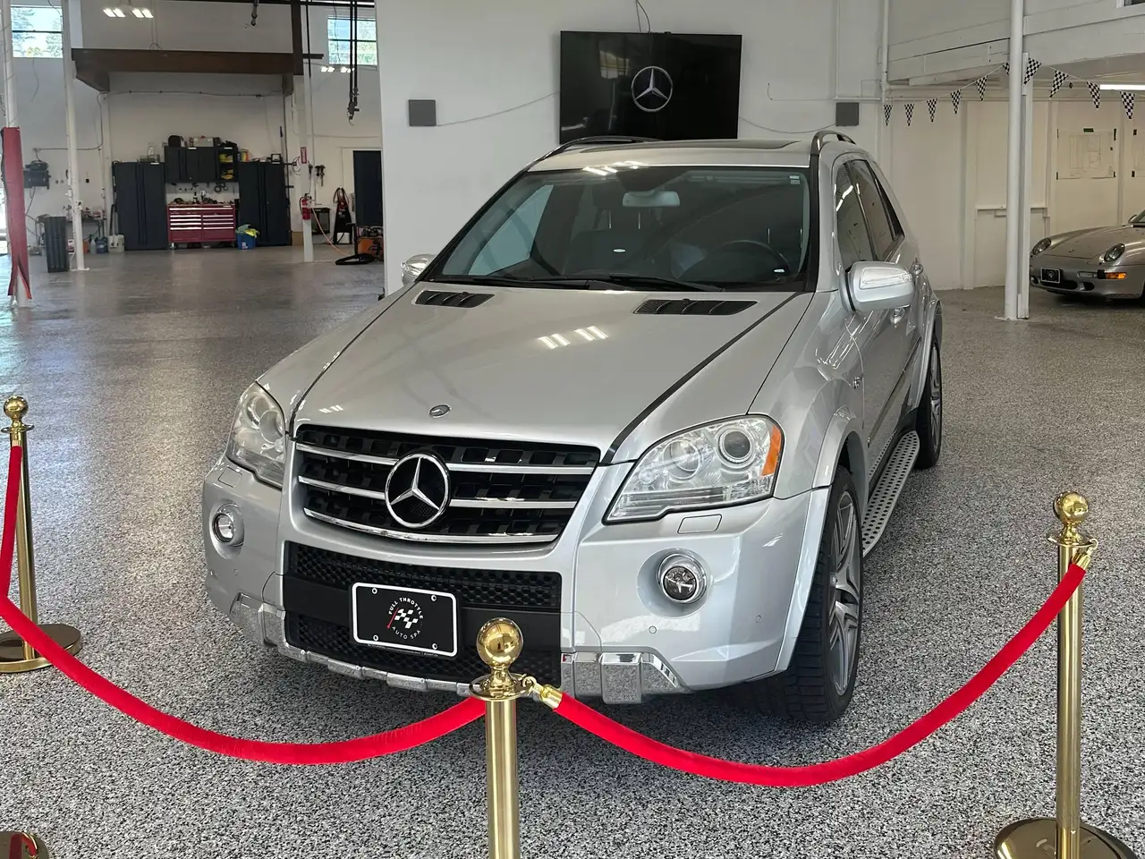 Mercedes-Benz M-Class снимка Mercedes-Benz M-Class